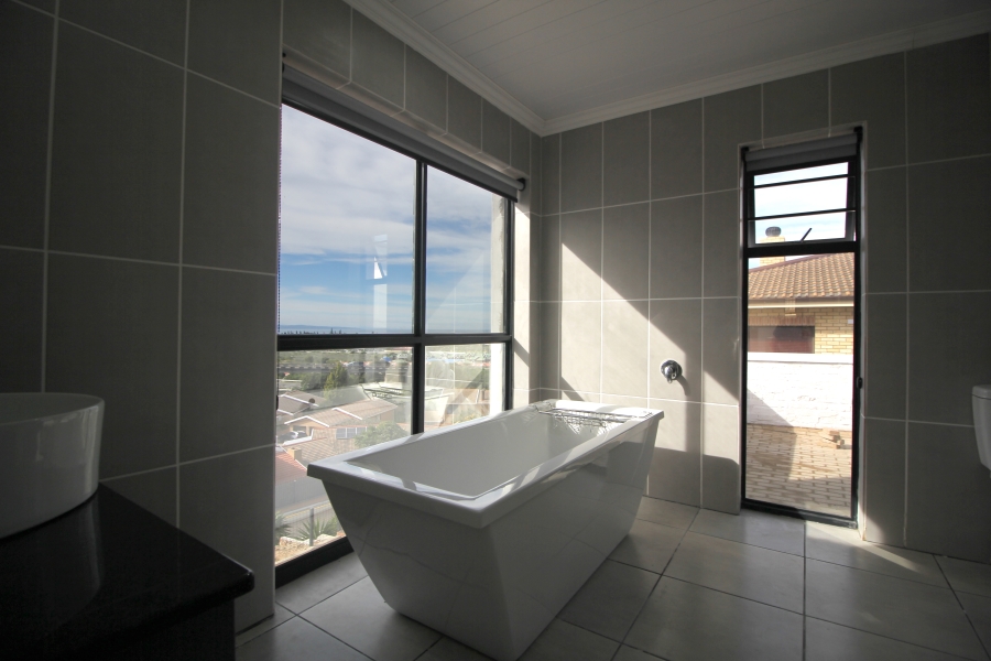 3 Bedroom Property for Sale in Menkenkop Western Cape
